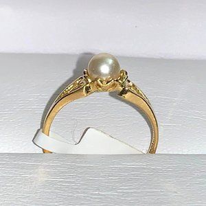 18K Yellow Gold Freshwater Pearl Ring - Size 5.25